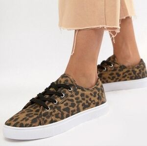 NEW! KEDS Animal Print Sneakers 5.5.